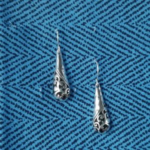 Beautiful silver and black color teardrop earrings